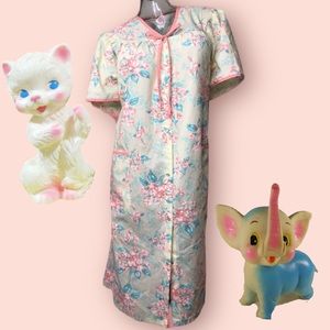 Vintage button up pastel kitsch dressing gown